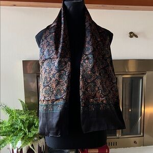 Chic Paisley Patterned Scarf